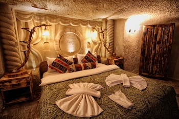 cappadocia ennar cave and swimming pool hot