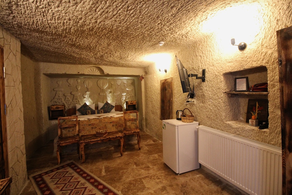 cappadocia ennar cave and swimming pool hot