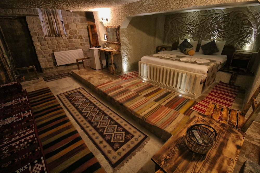 cappadocia ennar cave and swimming pool hot