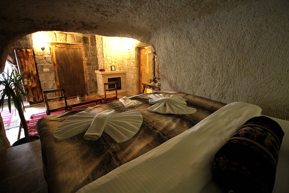 cappadocia ennar cave and swimming pool hot