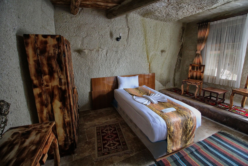 cappadocia ennar cave and swimming pool hot