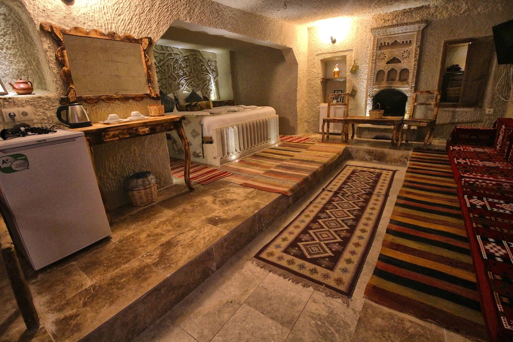 cappadocia ennar cave and swimming pool hot