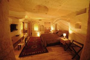 crassus cave hotel