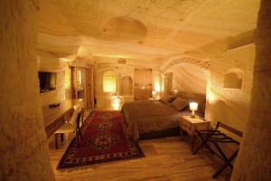 crassus cave hotel