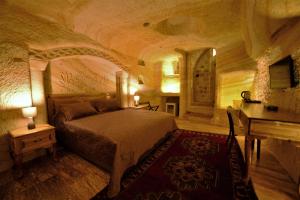 crassus cave hotel