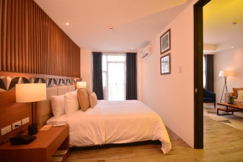 the crown residences at harbour springs