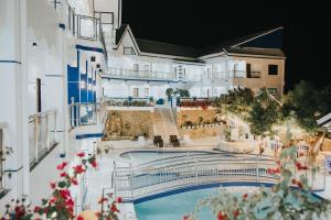 santiago cove hotel and restaurant