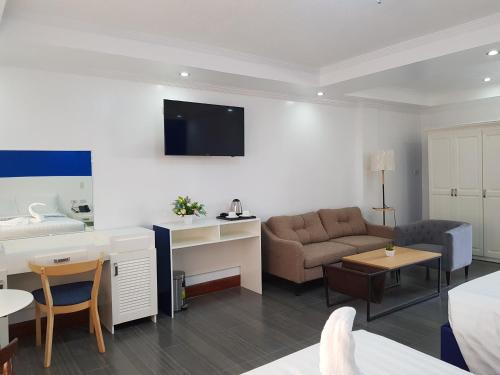 santiago cove hotel and restaurant