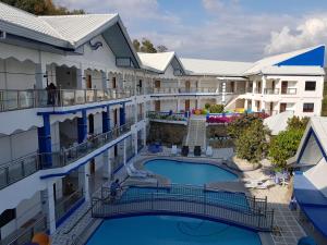 santiago cove hotel and restaurant