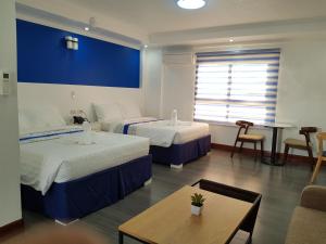 santiago cove hotel and restaurant