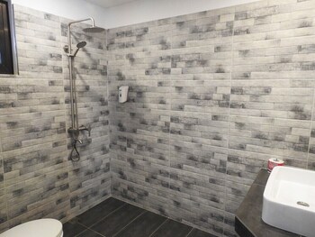 jalyns resort and restaurant