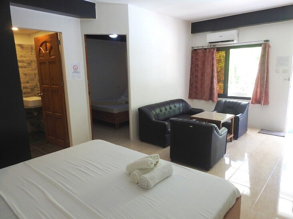 jalyns resort and restaurant