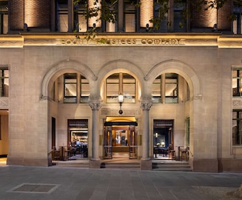 hilton melbourne little queen street