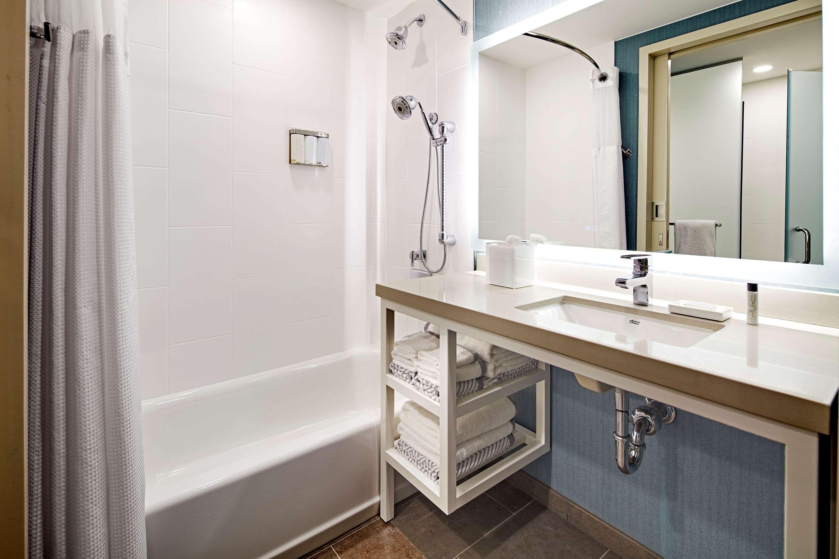 cambria hotel and suites anaheim resort area