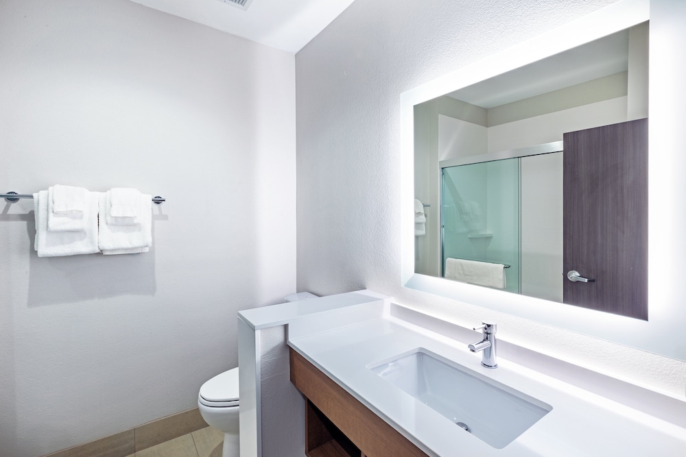 holiday inn express and suites denton sanger