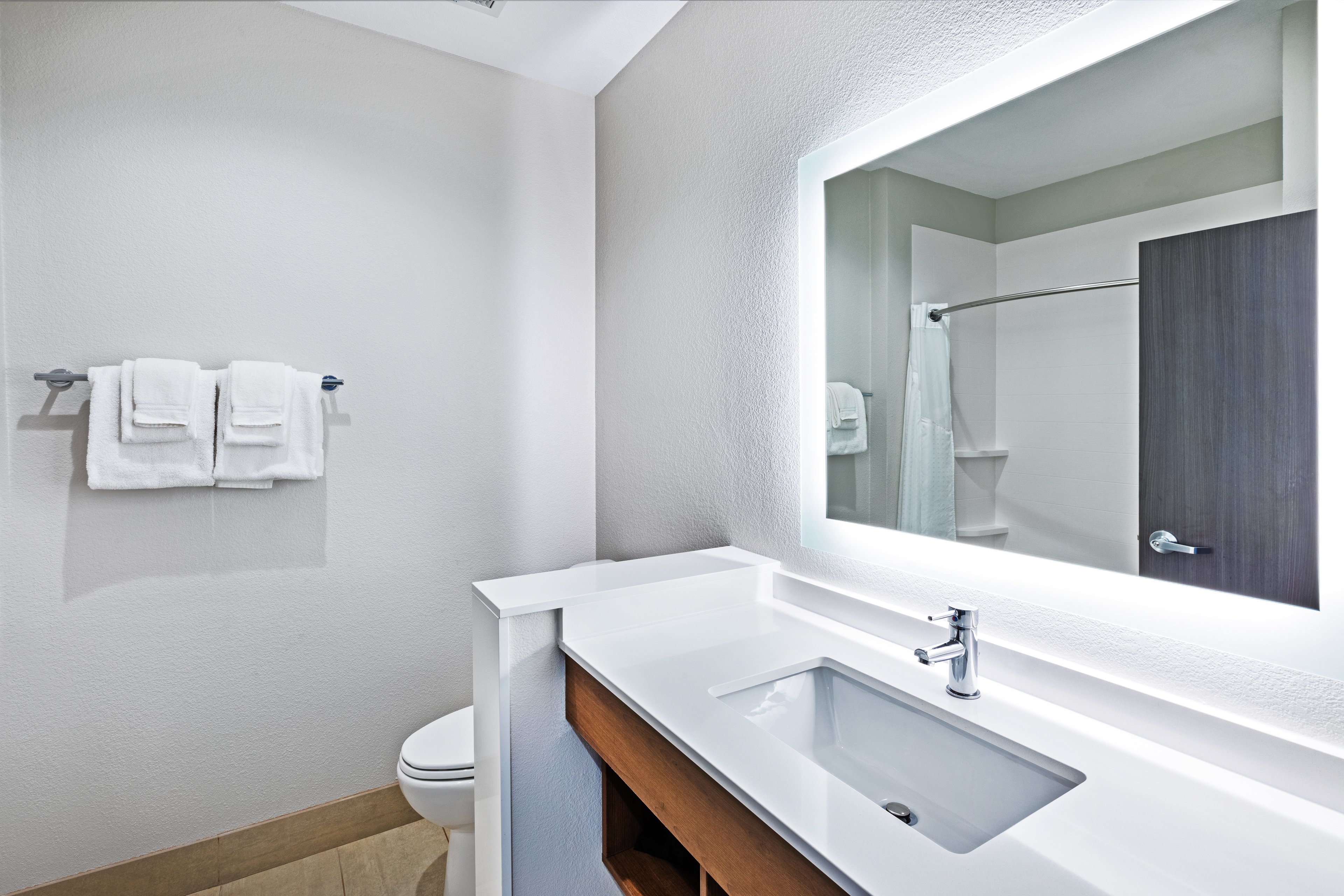 holiday inn express and suites denton sanger