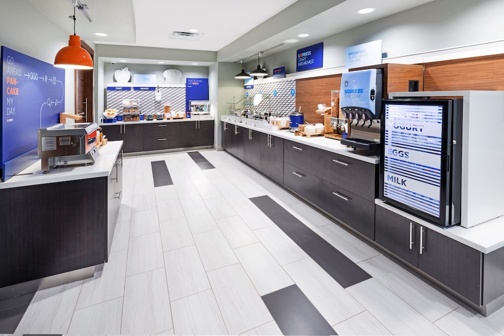 holiday inn express and suites denton sanger