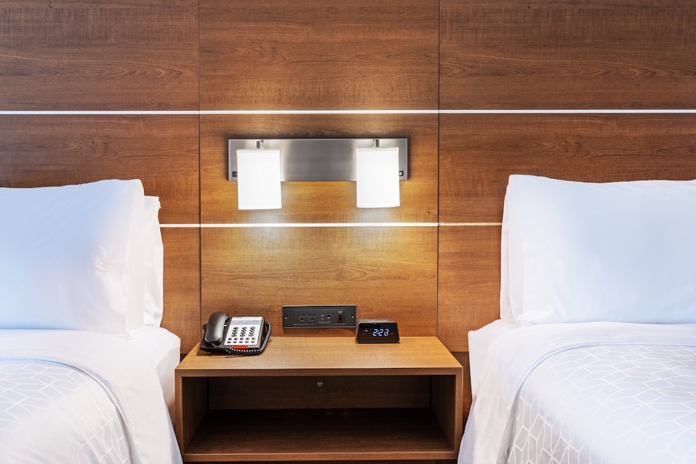 holiday inn express and suites denton sanger