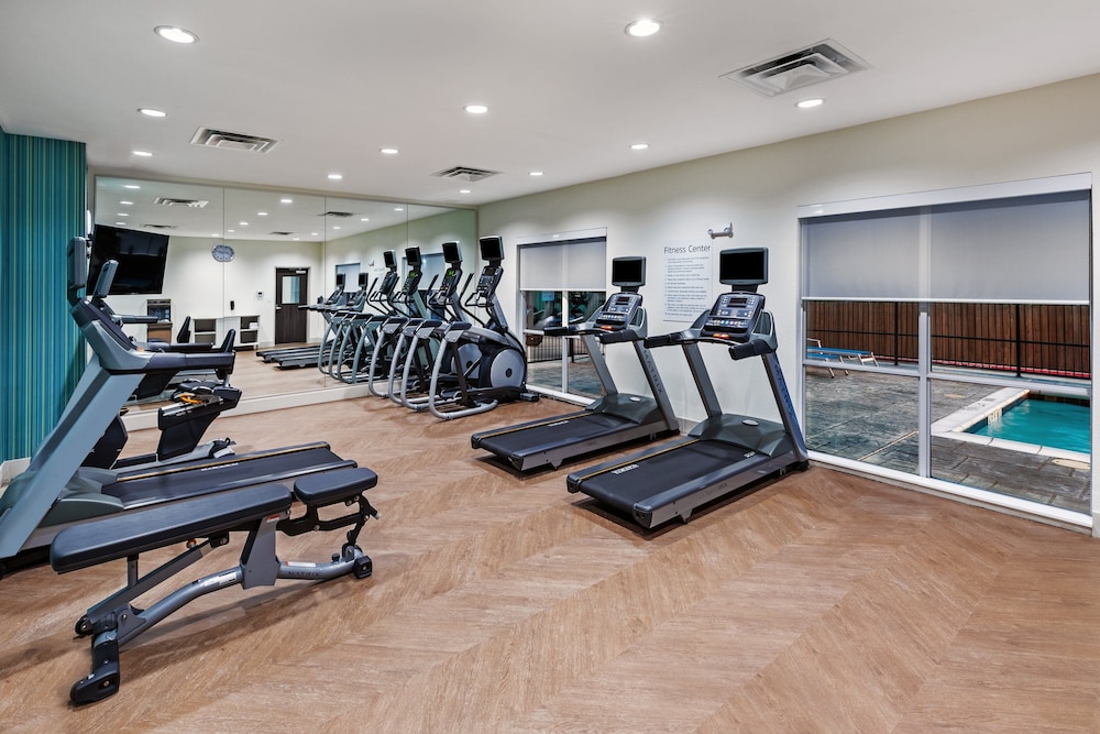 holiday inn express and suites denton sanger
