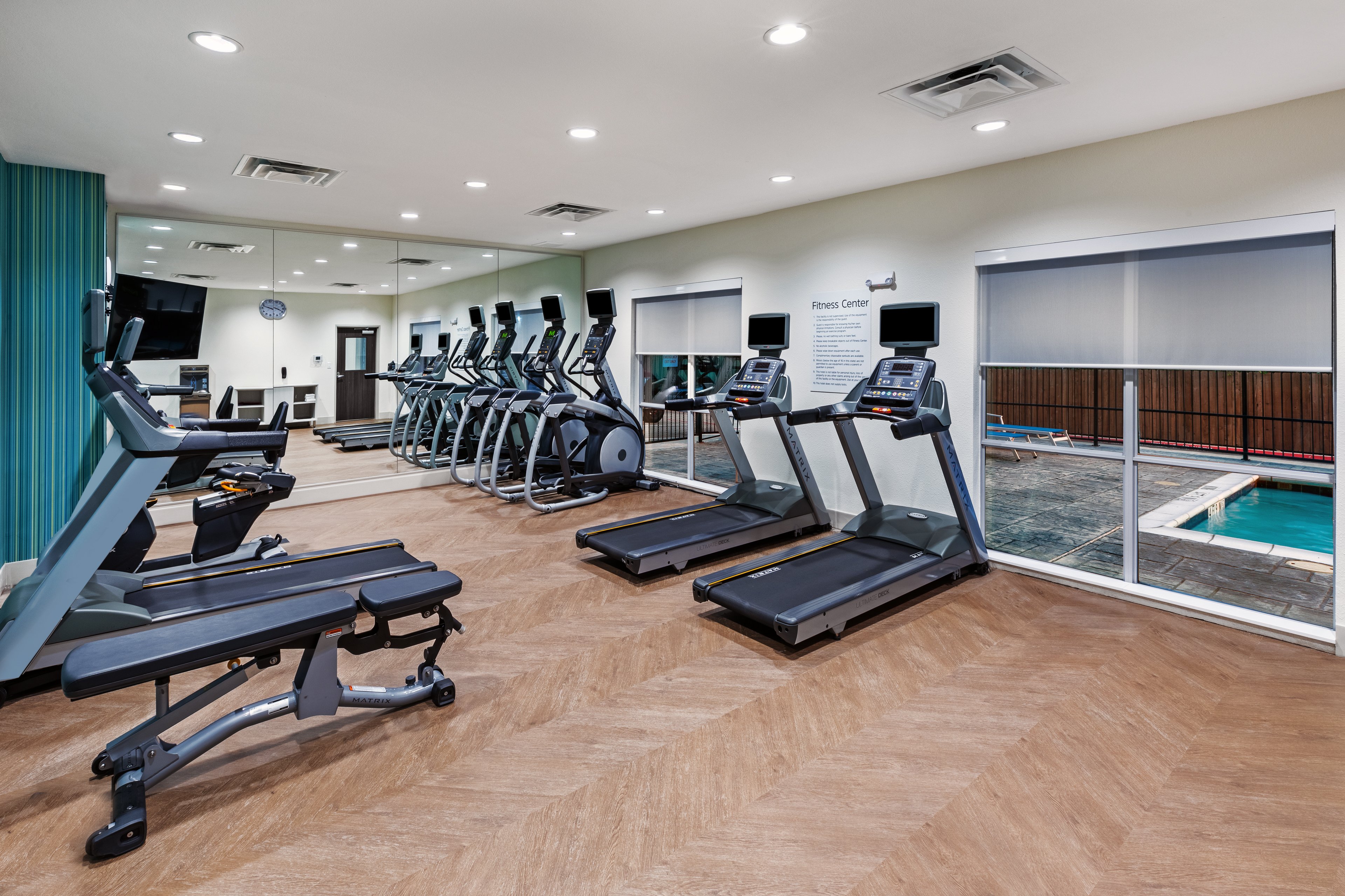 holiday inn express and suites denton sanger