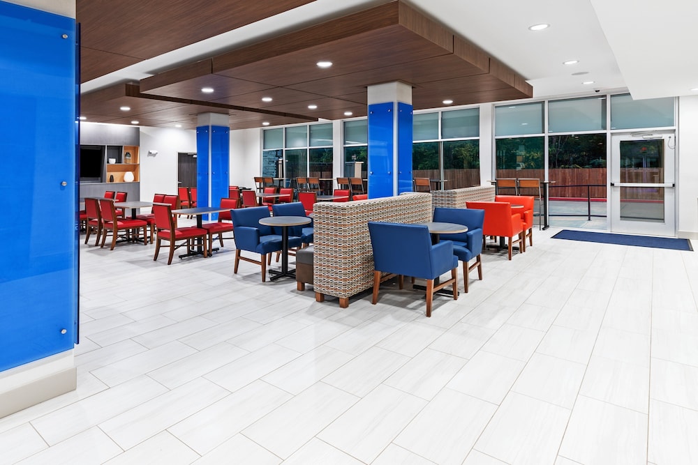 holiday inn express and suites denton sanger