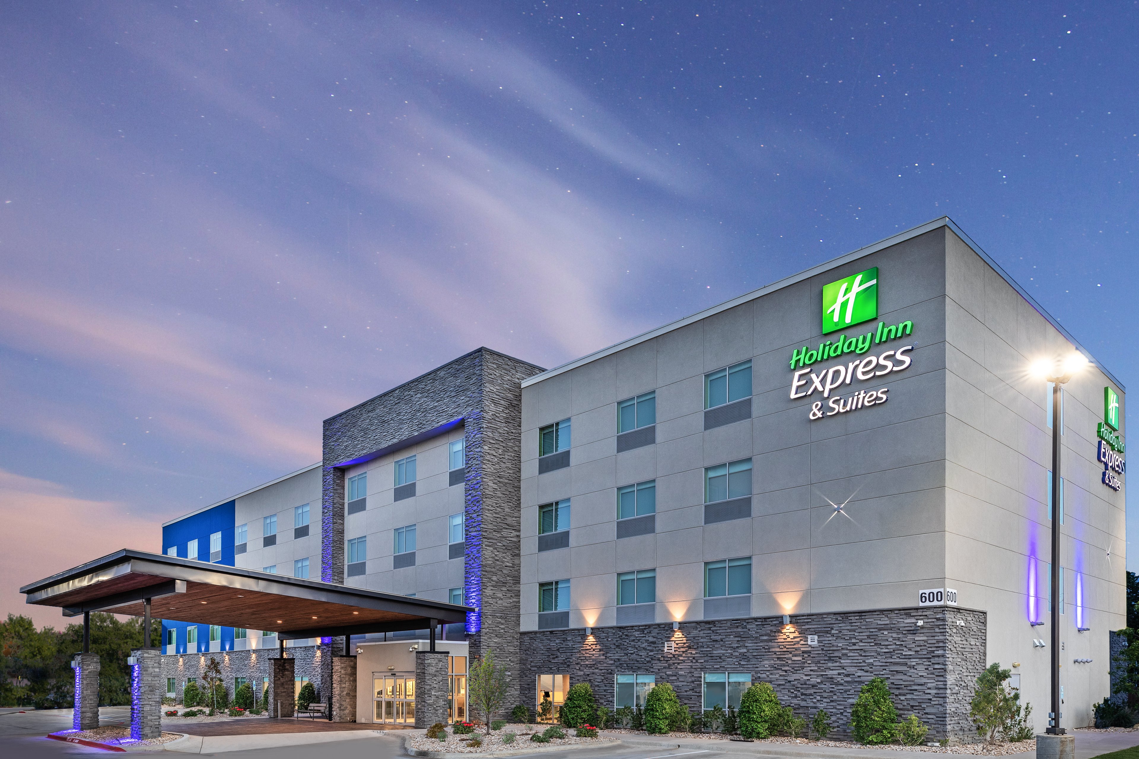 holiday inn express and suites denton sanger