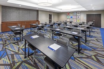 holiday inn express and suites denton sanger