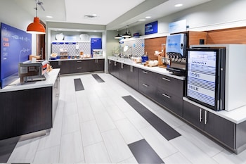 holiday inn express and suites denton sanger