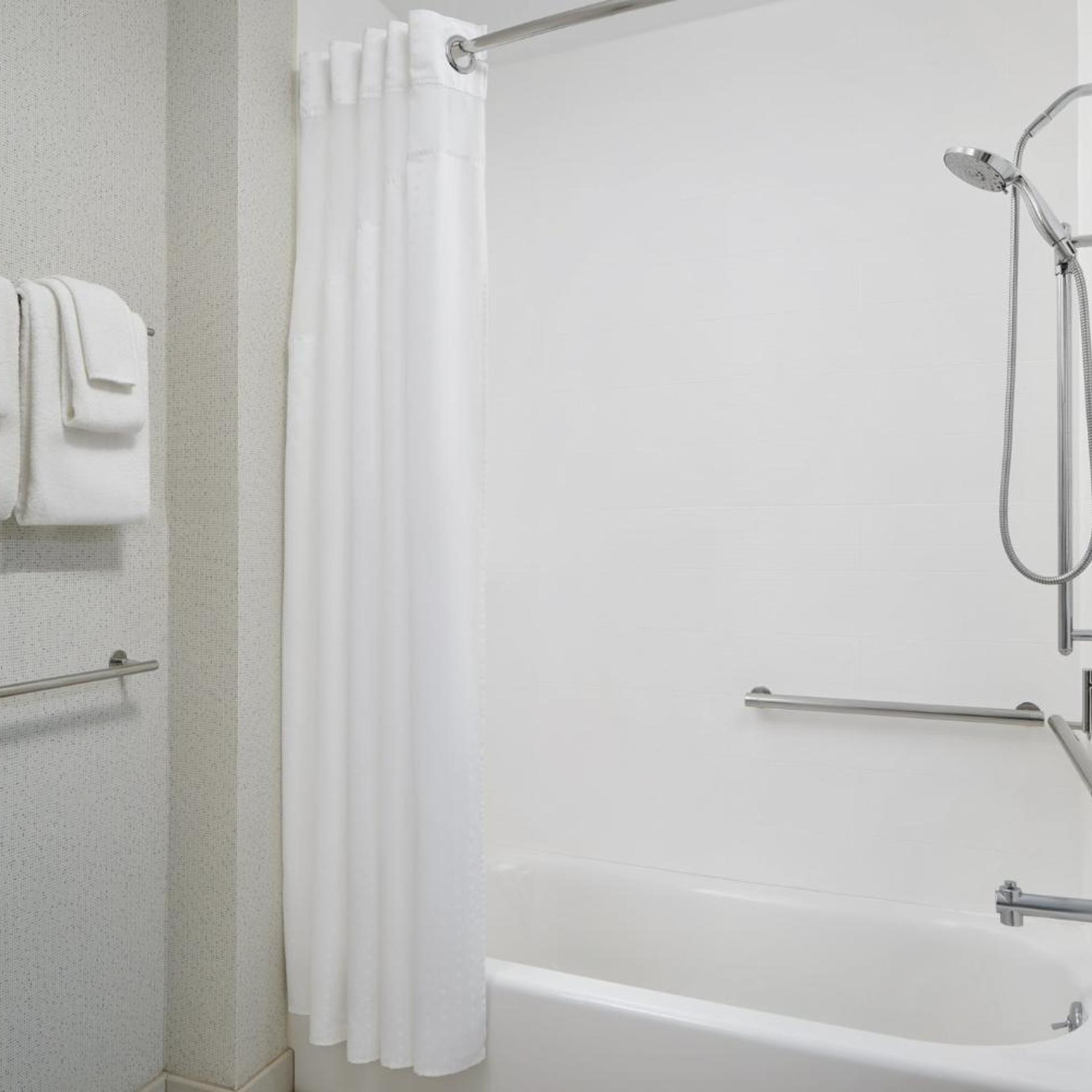 holiday inn express and suites brunswick an ihg hotel