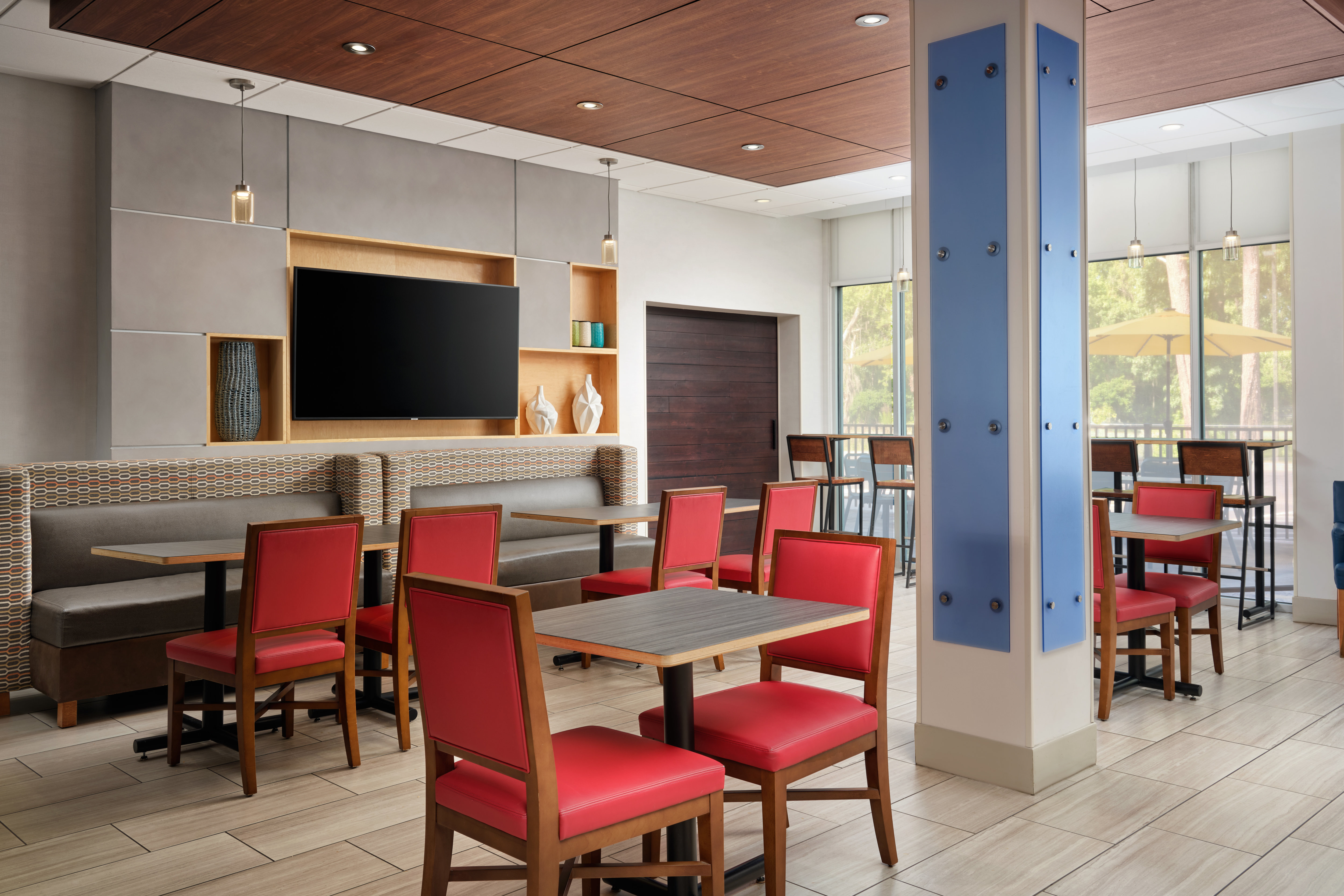 holiday inn express and suites brunswick an ihg hotel