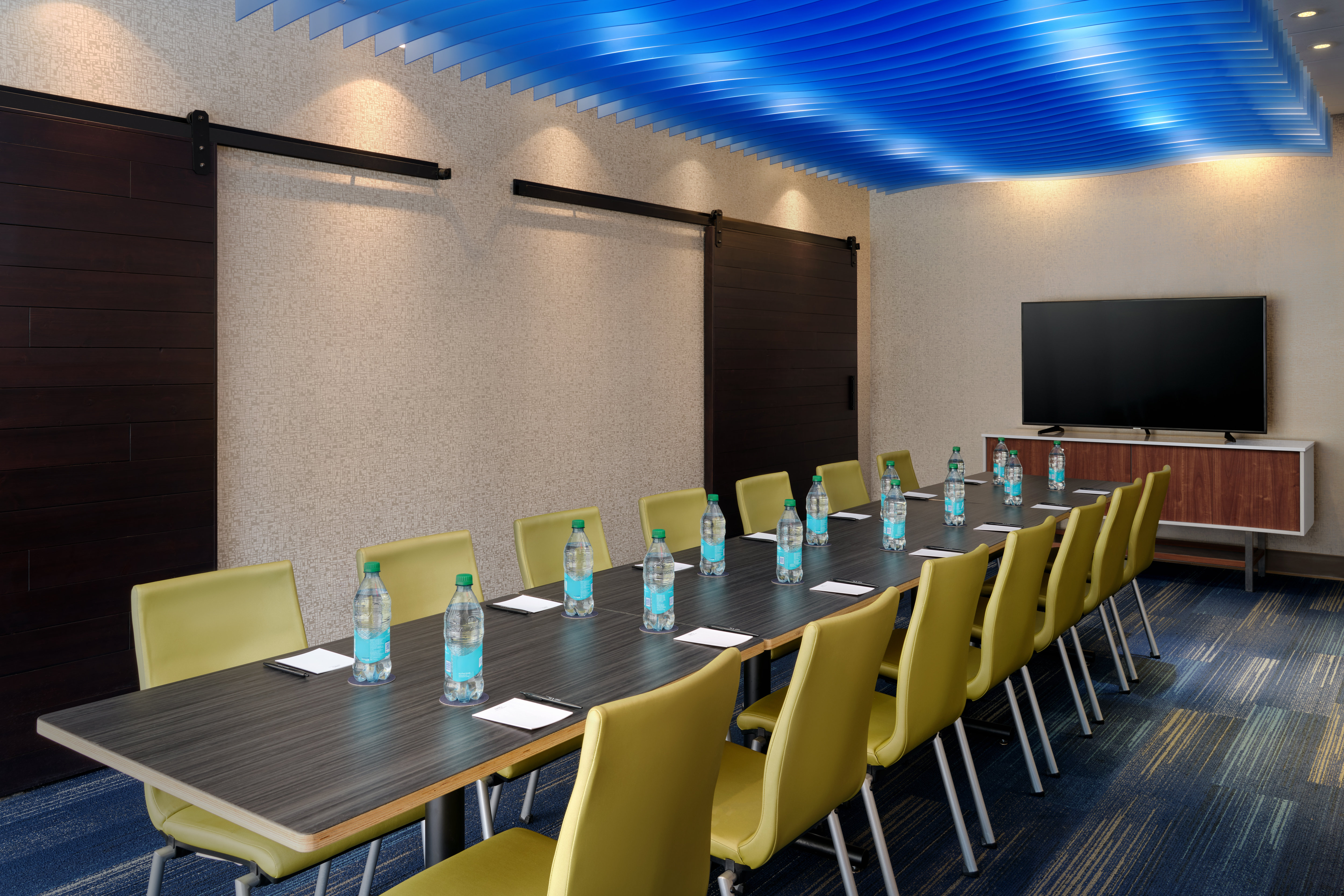 holiday inn express and suites brunswick an ihg hotel