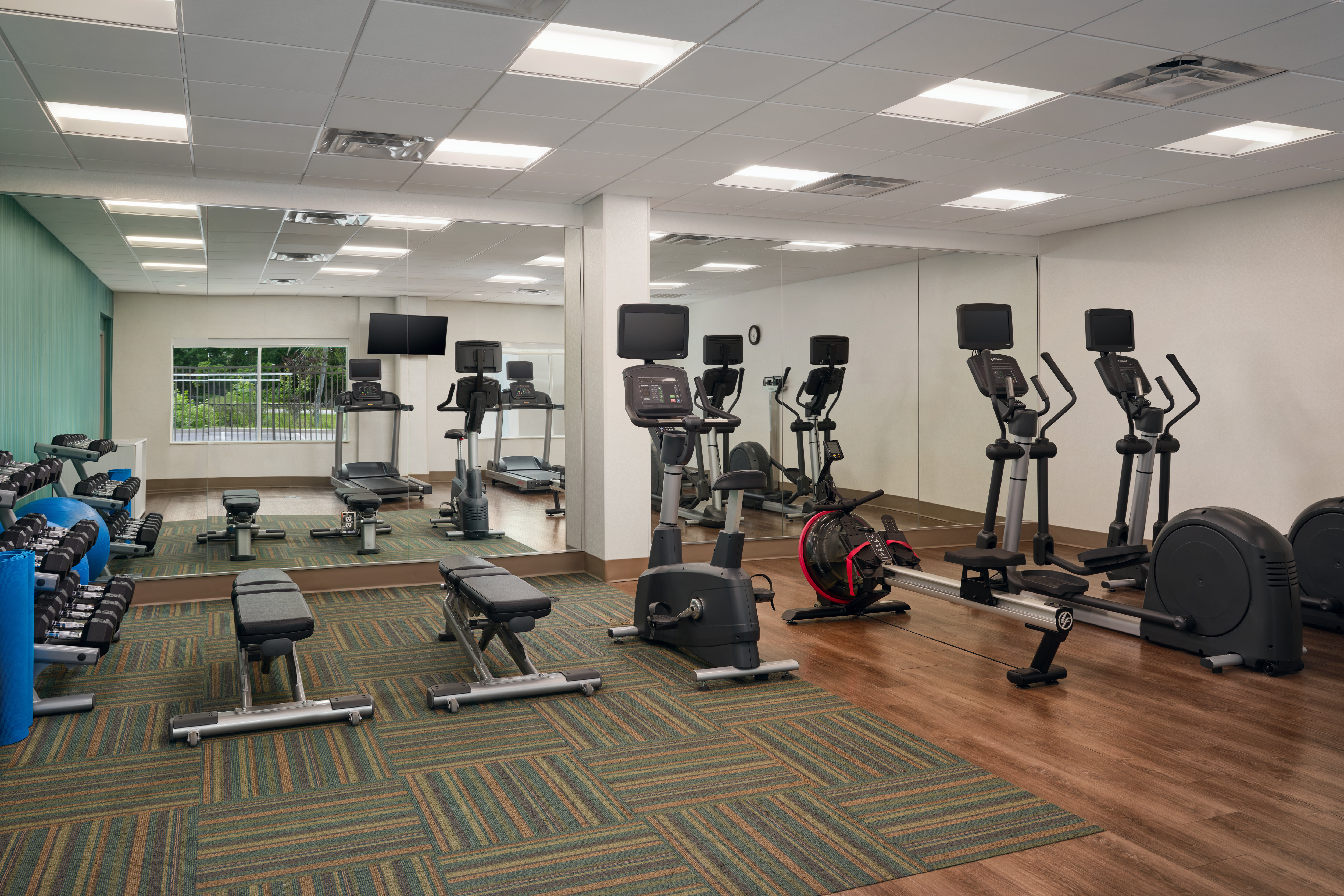 holiday inn express and suites brunswick an ihg hotel