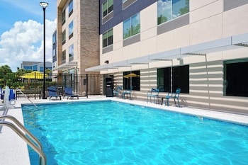 Holiday Inn Express & Suites Brunswick, An Ihg Hotel,Dock Junction>>Brunswick,2.5 star