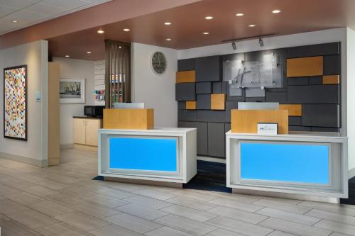 holiday inn express and suites brunswick an ihg hotel