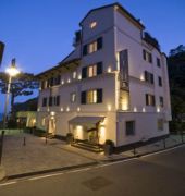 eight hotel paraggi