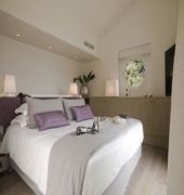 eight hotel paraggi