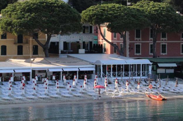eight hotel paraggi