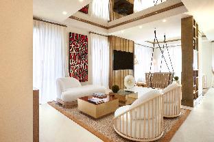 eight hotel paraggi