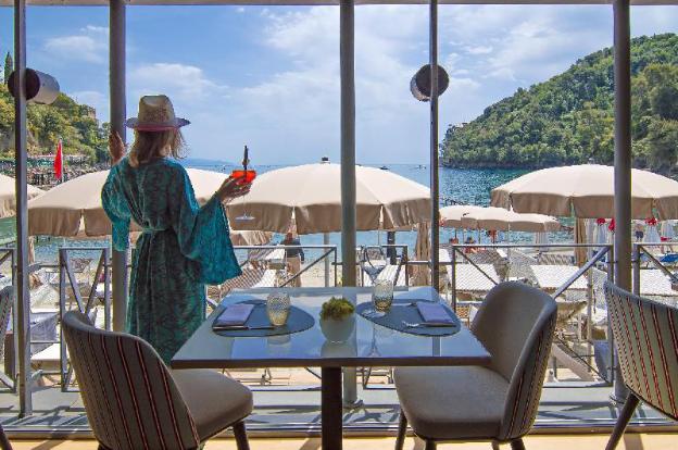 eight hotel paraggi