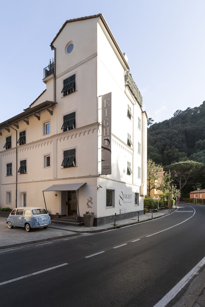 eight hotel paraggi