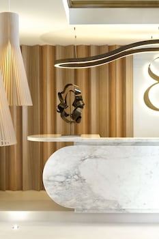 eight hotel paraggi