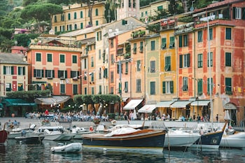 eight hotel paraggi