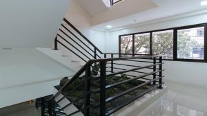 reddoorz plus evangelista street makati