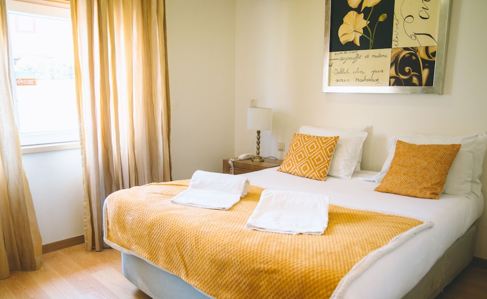 laurus hotel