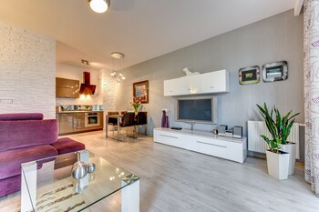 grand apartments aqua