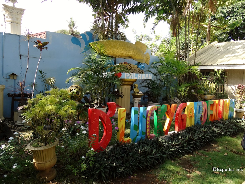 dlucky garden inn and suites