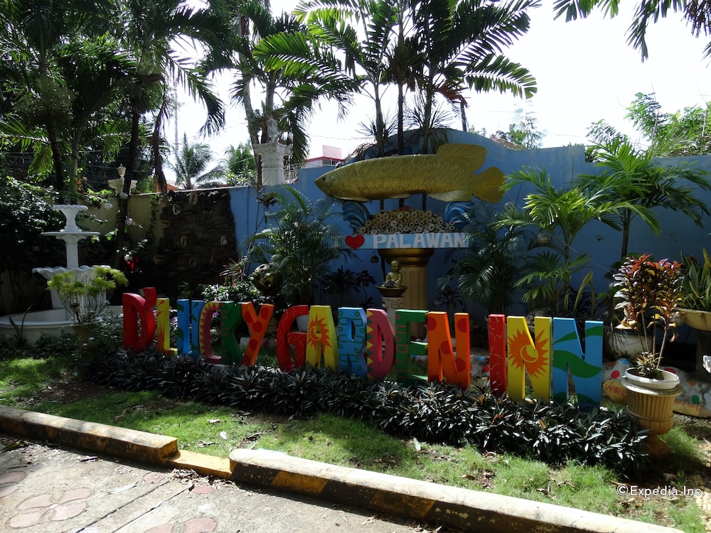 dlucky garden inn and suites