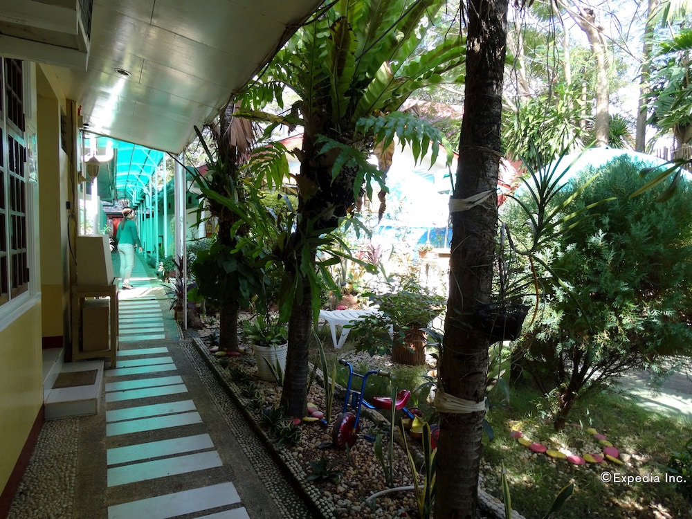 dlucky garden inn and suites