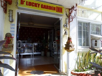 dlucky garden inn and suites