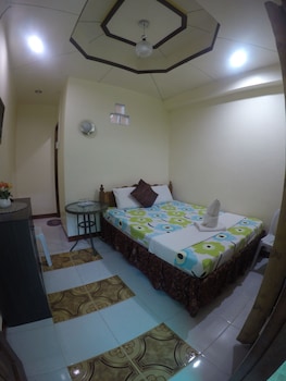 dlucky garden inn and suites